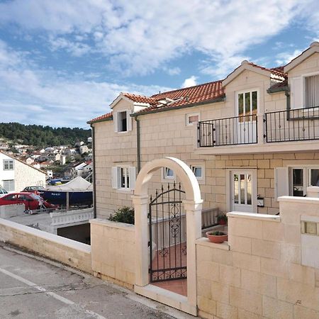 3 Bedroom Awesome Apartment In Pucisca Exterior photo
