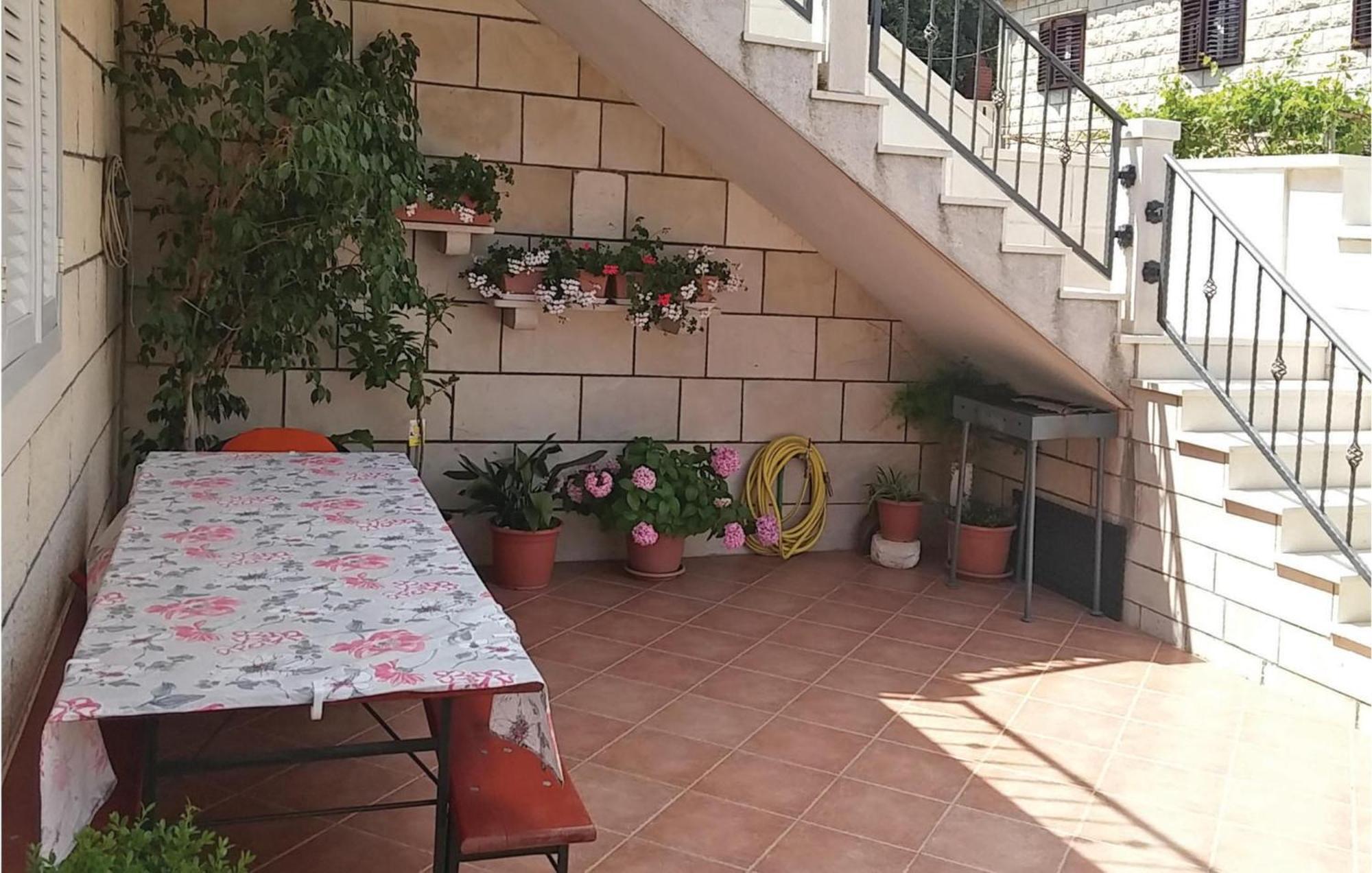 3 Bedroom Awesome Apartment In Pucisca Exterior photo