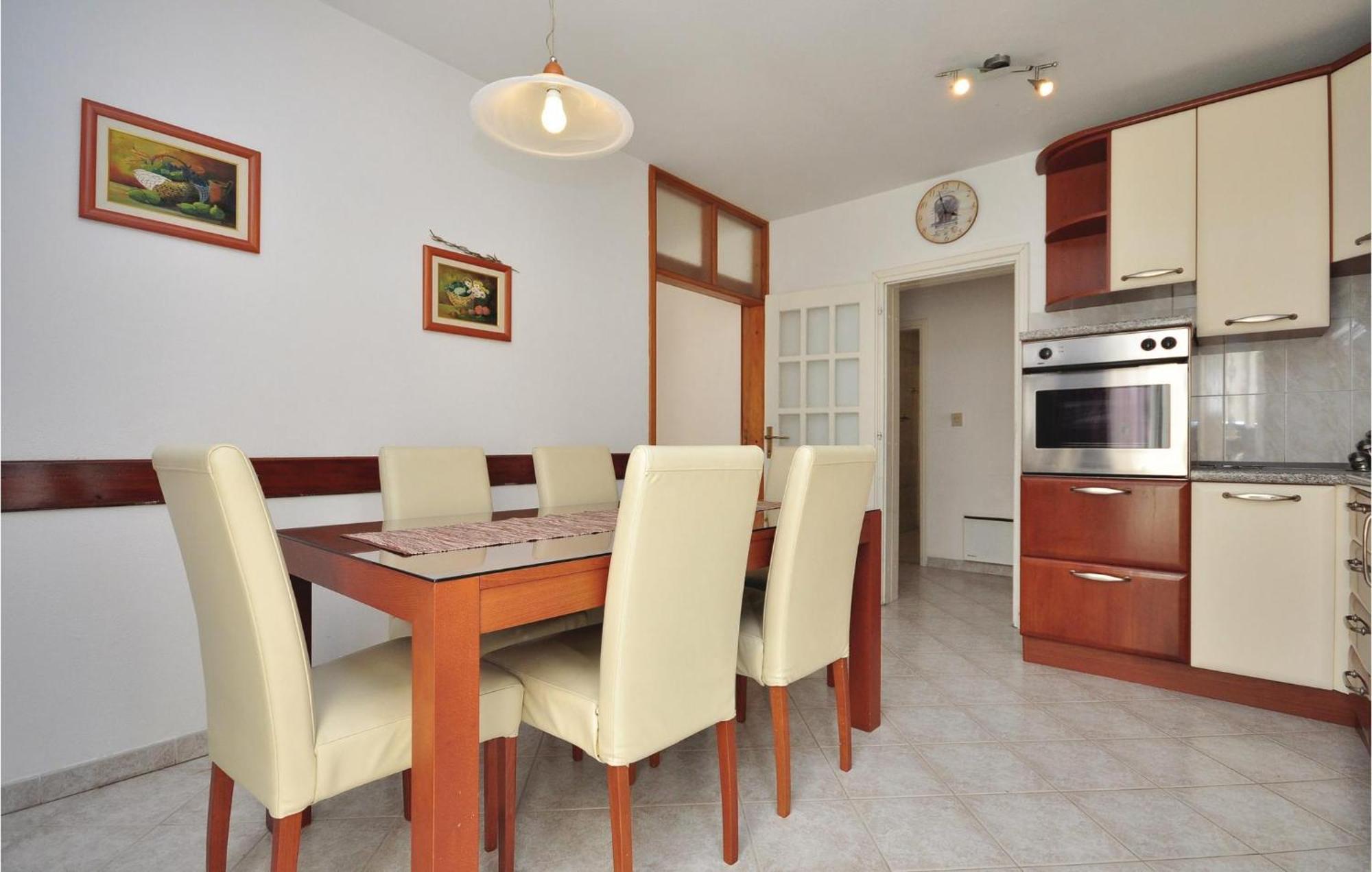 3 Bedroom Awesome Apartment In Pucisca Exterior photo