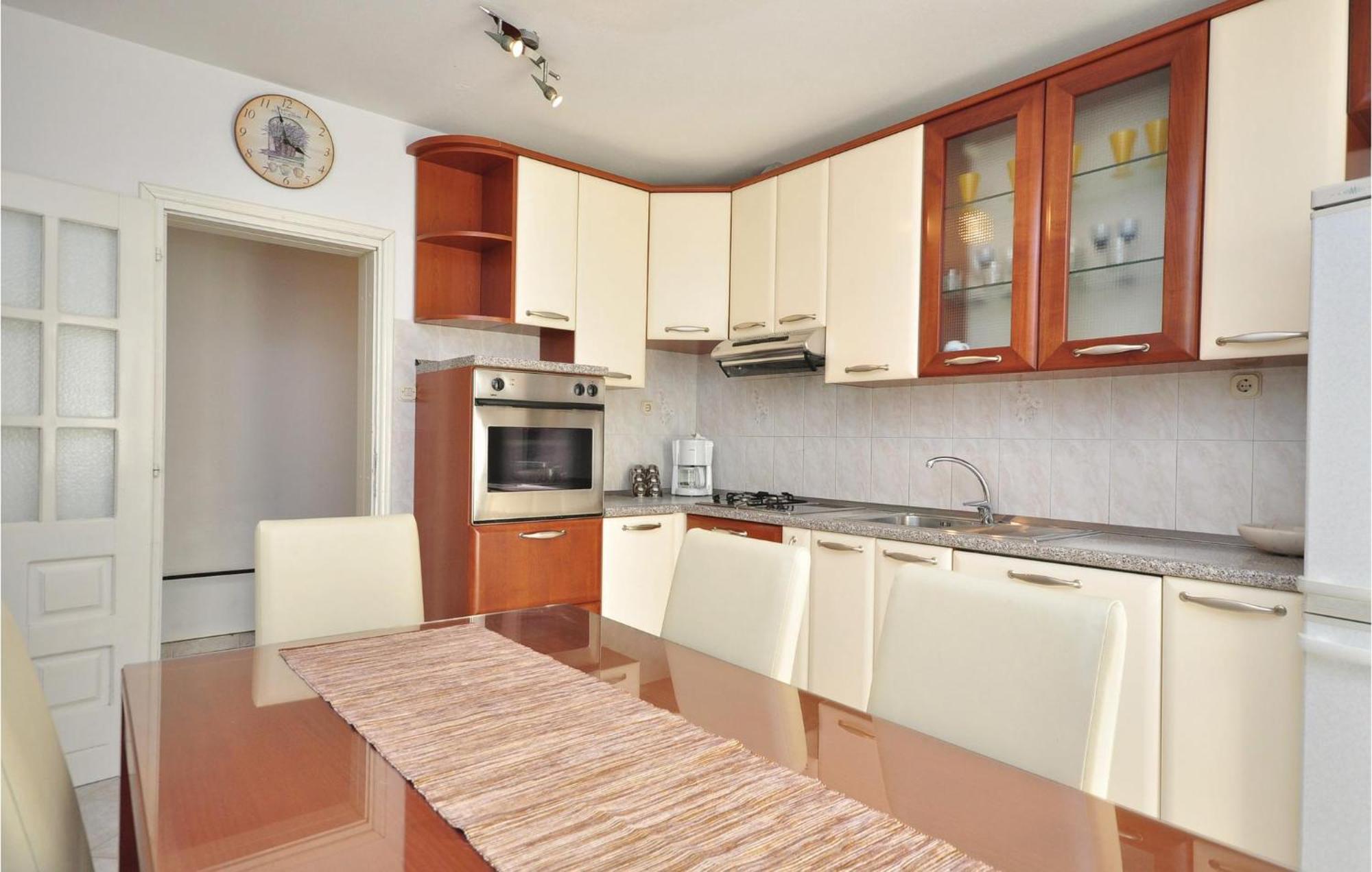 3 Bedroom Awesome Apartment In Pucisca Exterior photo