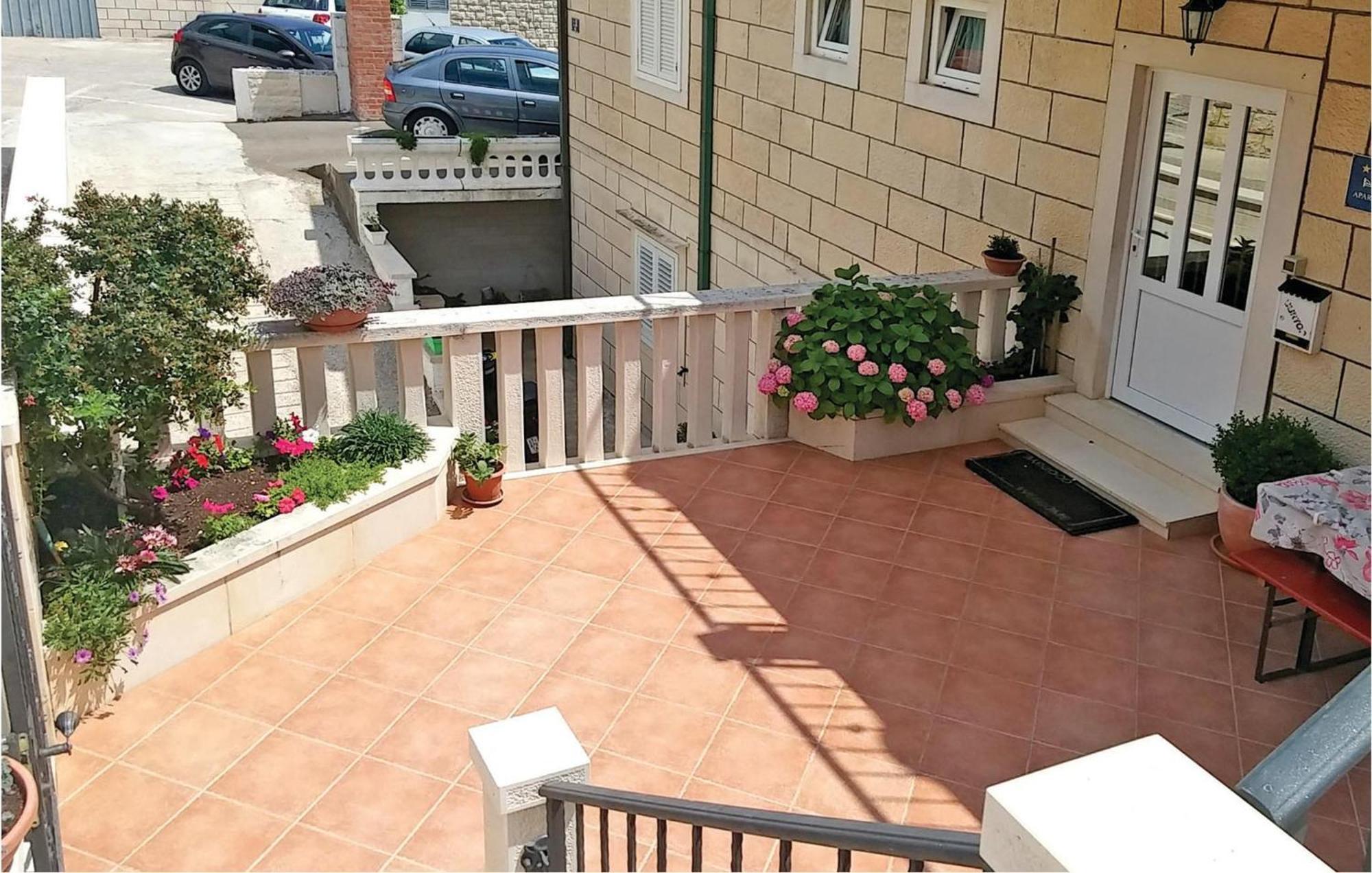 3 Bedroom Awesome Apartment In Pucisca Exterior photo